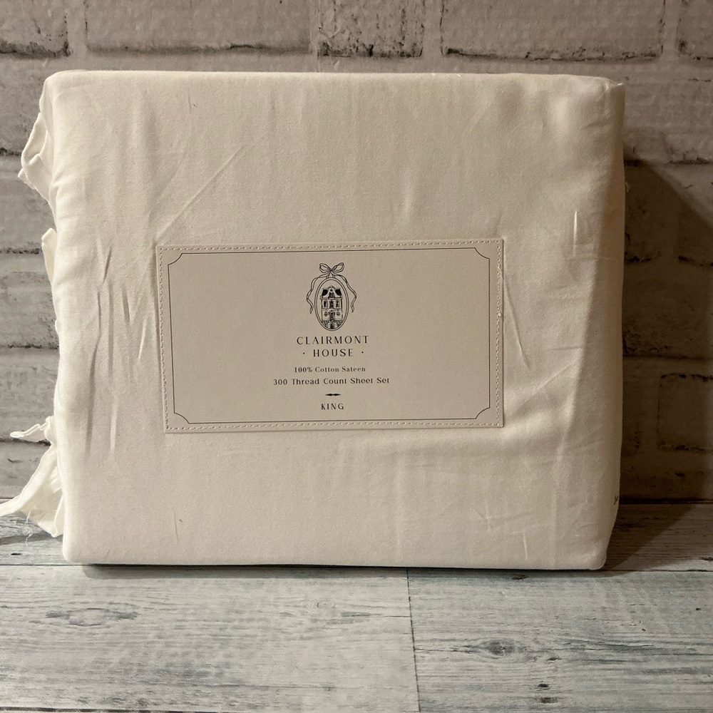 CLAIRMONT HOUSE 4Pc White King Size Cotton Sateen Finish Sheet Set-300TC - Picture 2 of 5
